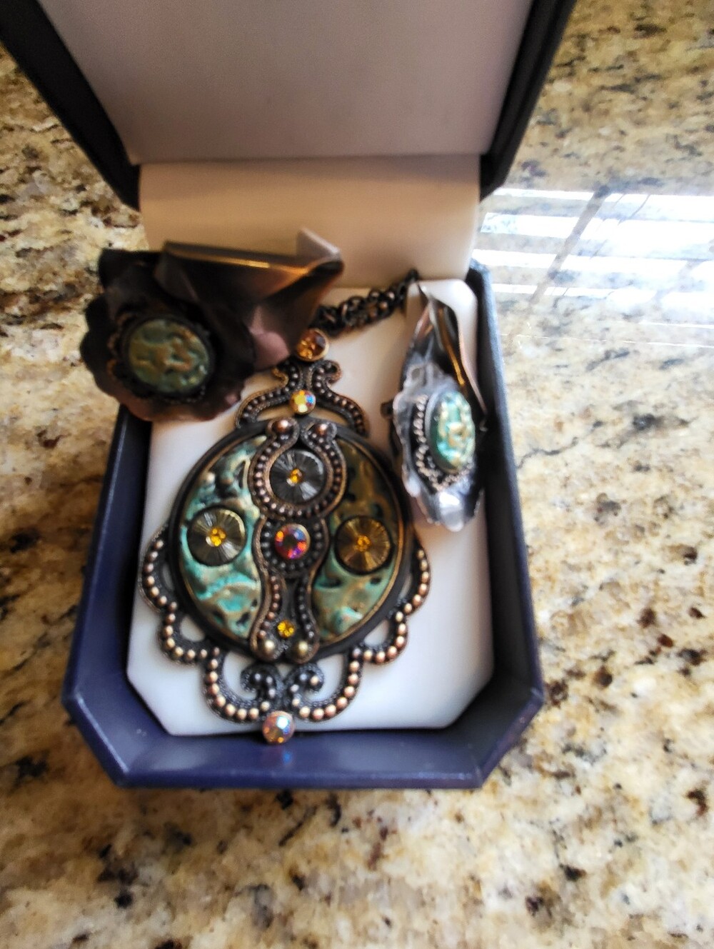 Yousi Antique-Style Turquoise and Bronze Statement Pendant Necklace - Picture 11 of 11
